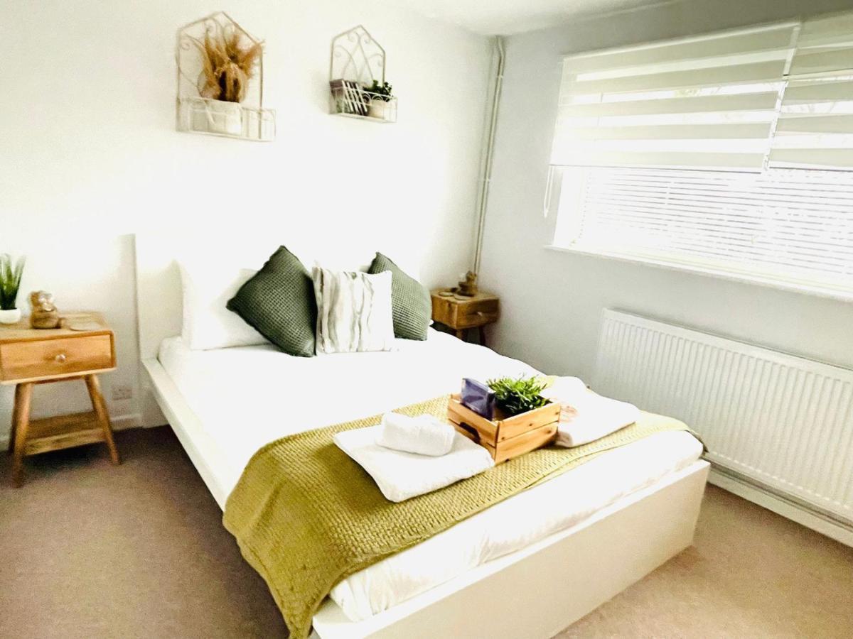 2 Bed House, Sleeps 6, Dog Friendly, Close To A14 M11, With Garden & Parking Long Stay Work Contractor Leisure, Jade CBG Exteriér fotografie