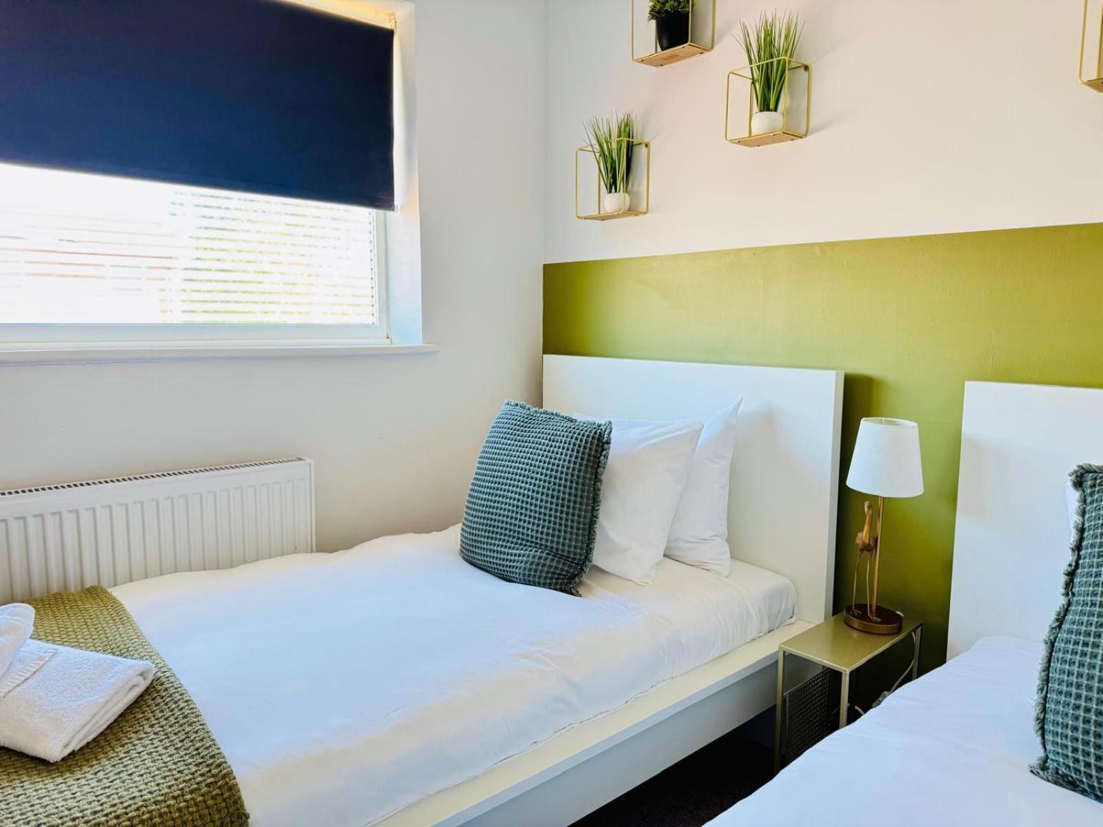 2 Bed House, Sleeps 6, Dog Friendly, Close To A14 M11, With Garden & Parking Long Stay Work Contractor Leisure, Jade CBG Exteriér fotografie