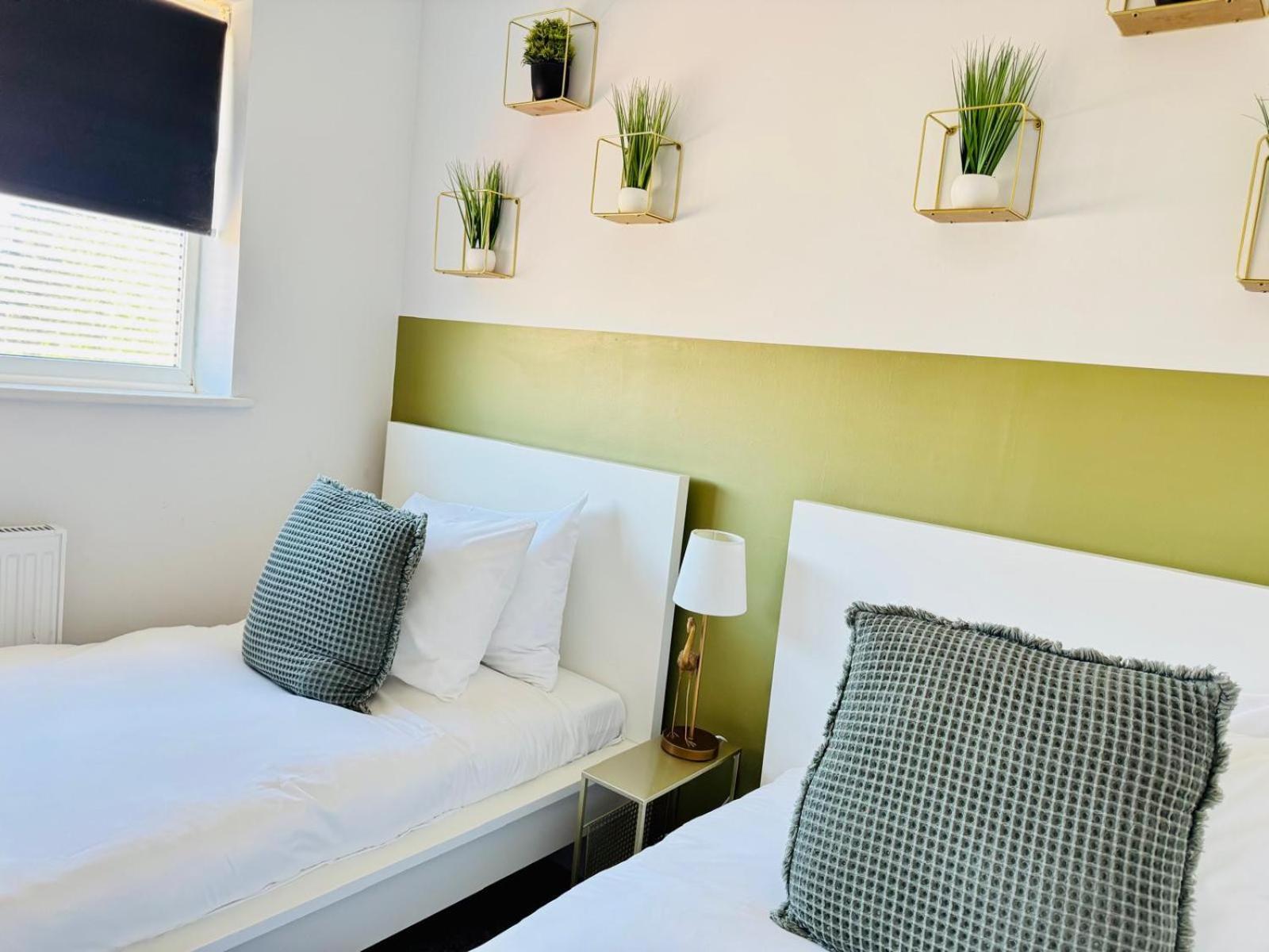 2 Bed House, Sleeps 6, Dog Friendly, Close To A14 M11, With Garden & Parking Long Stay Work Contractor Leisure, Jade CBG Exteriér fotografie