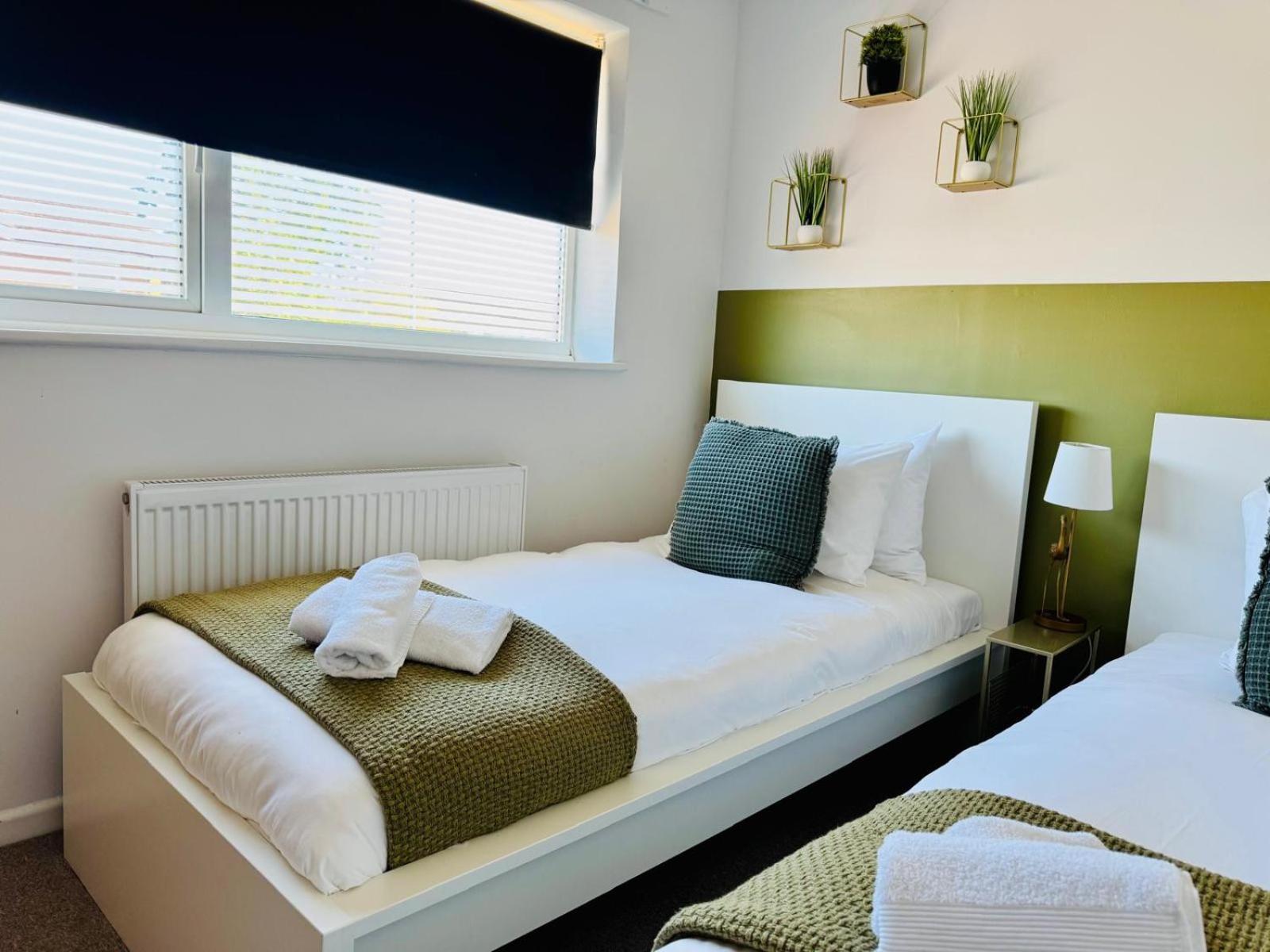 2 Bed House, Sleeps 6, Dog Friendly, Close To A14 M11, With Garden & Parking Long Stay Work Contractor Leisure, Jade CBG Exteriér fotografie
