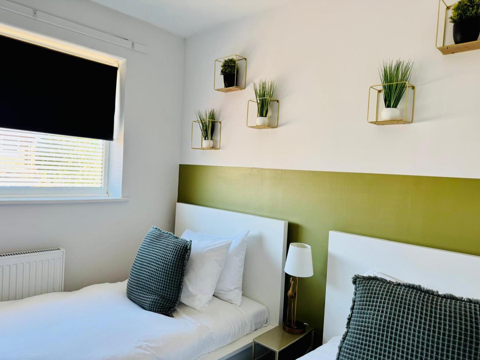 2 Bed House, Sleeps 6, Dog Friendly, Close To A14 M11, With Garden & Parking Long Stay Work Contractor Leisure, Jade CBG Exteriér fotografie