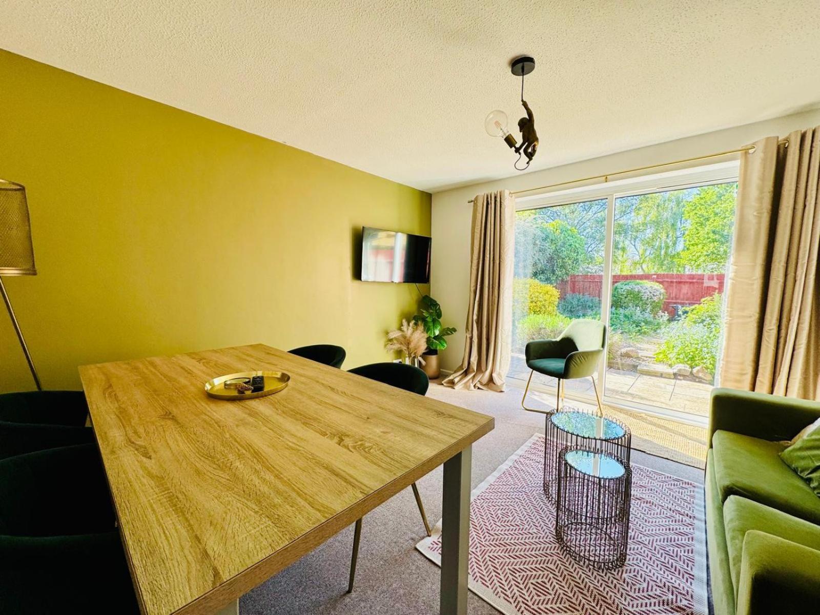 2 Bed House, Sleeps 6, Dog Friendly, Close To A14 M11, With Garden & Parking Long Stay Work Contractor Leisure, Jade CBG Exteriér fotografie