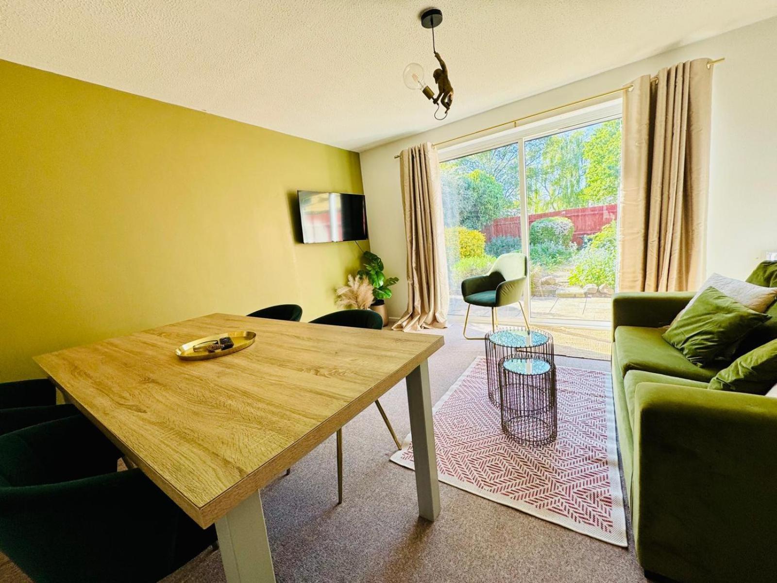 2 Bed House, Sleeps 6, Dog Friendly, Close To A14 M11, With Garden & Parking Long Stay Work Contractor Leisure, Jade CBG Exteriér fotografie