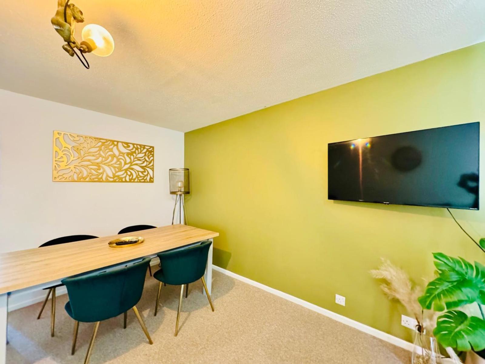 2 Bed House, Sleeps 6, Dog Friendly, Close To A14 M11, With Garden & Parking Long Stay Work Contractor Leisure, Jade CBG Exteriér fotografie