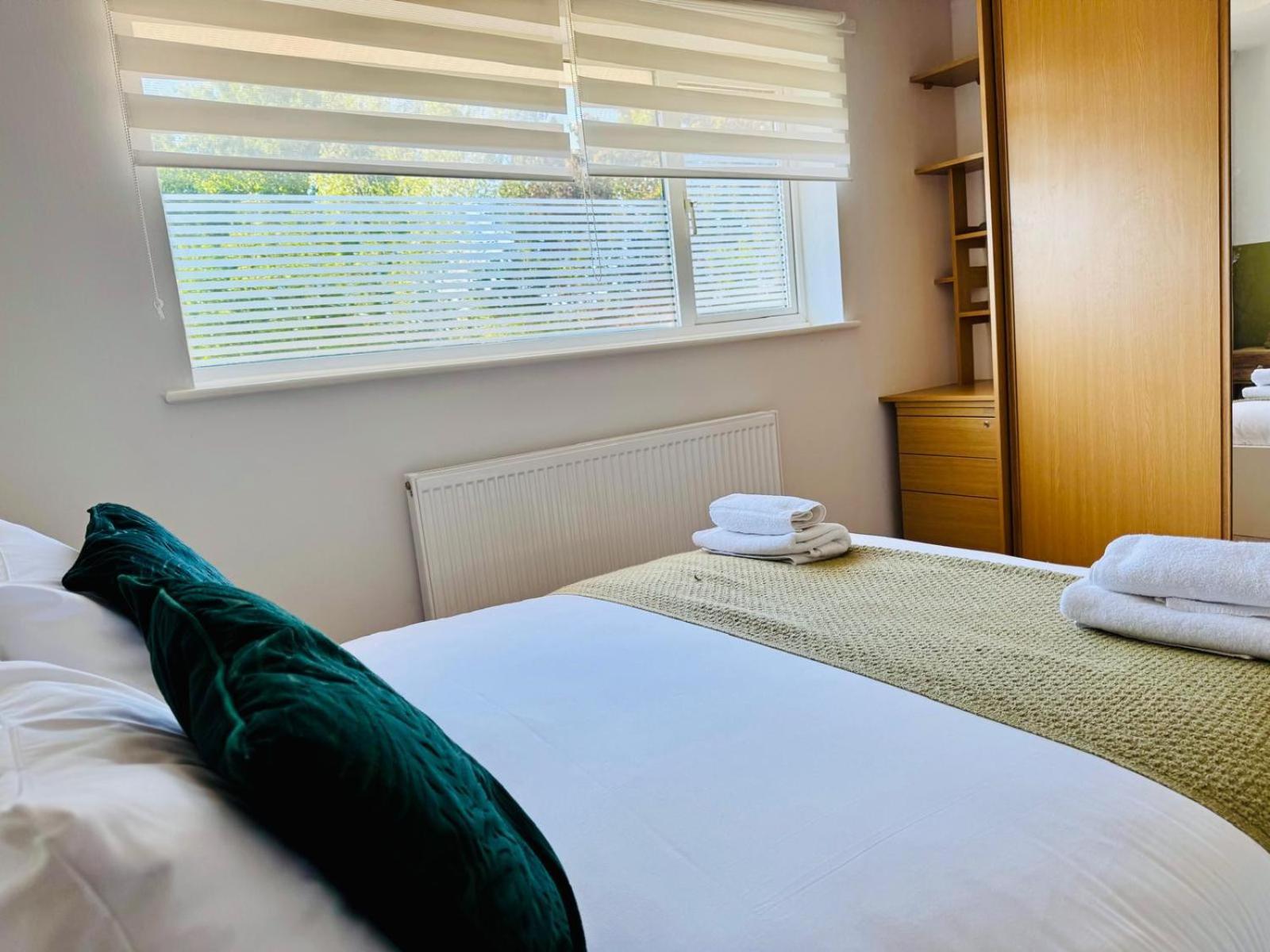 2 Bed House, Sleeps 6, Dog Friendly, Close To A14 M11, With Garden & Parking Long Stay Work Contractor Leisure, Jade CBG Exteriér fotografie