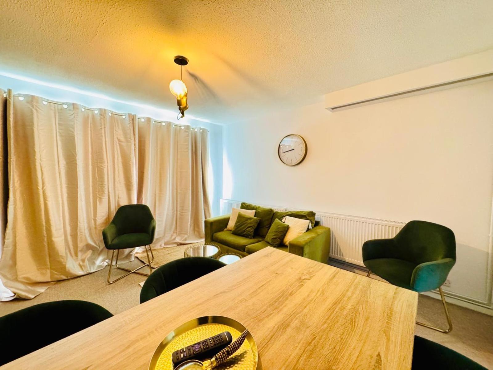 2 Bed House, Sleeps 6, Dog Friendly, Close To A14 M11, With Garden & Parking Long Stay Work Contractor Leisure, Jade CBG Exteriér fotografie