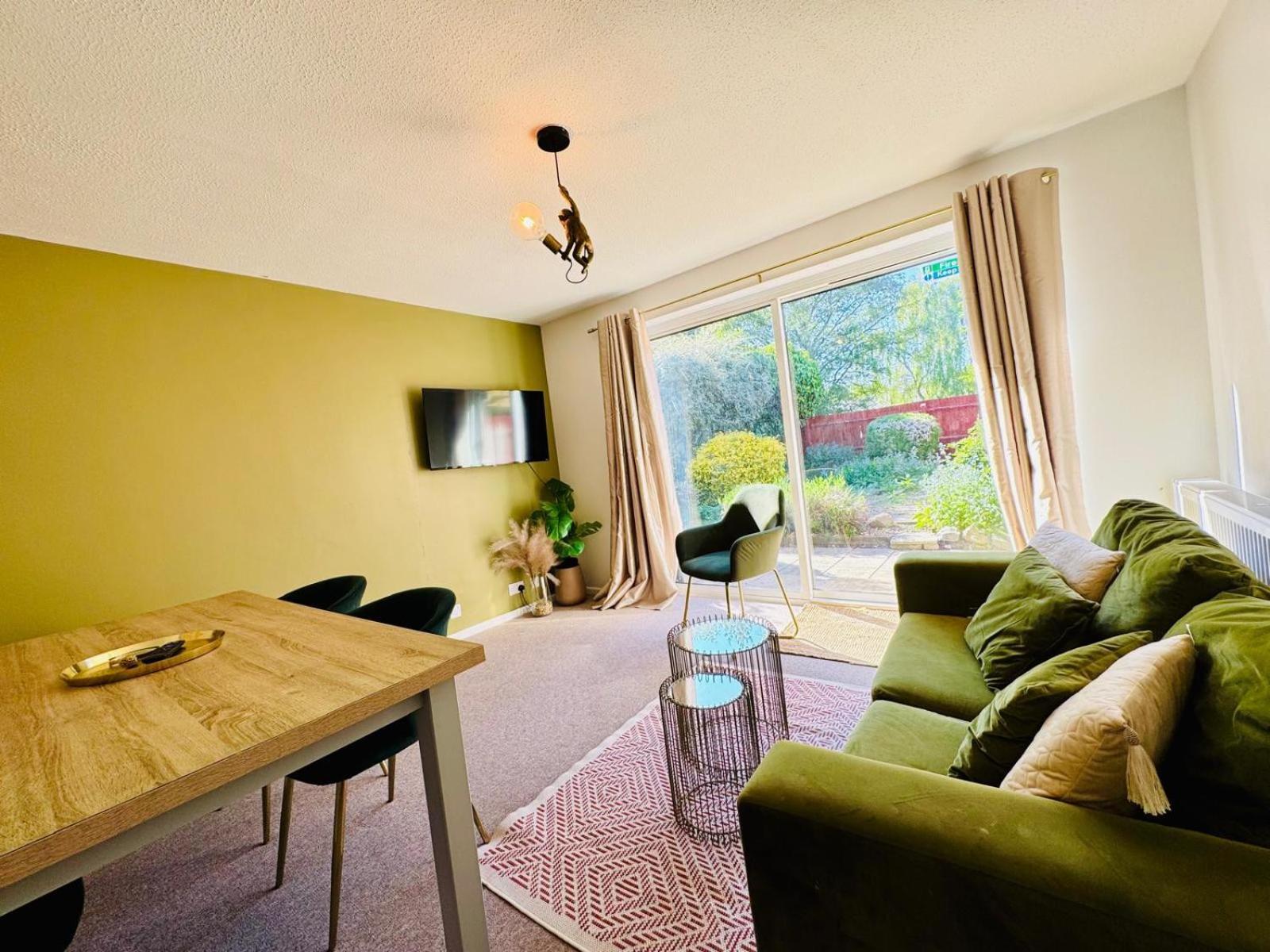 2 Bed House, Sleeps 6, Dog Friendly, Close To A14 M11, With Garden & Parking Long Stay Work Contractor Leisure, Jade CBG Exteriér fotografie