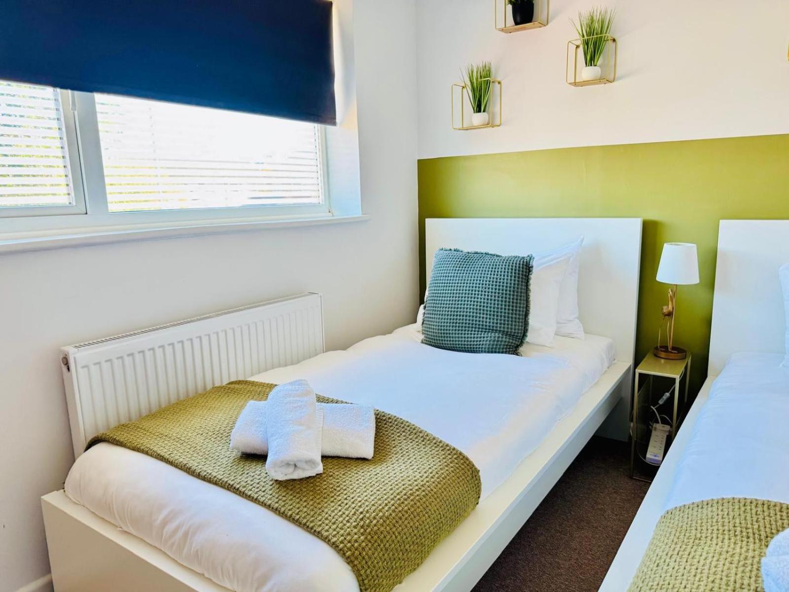 2 Bed House, Sleeps 6, Dog Friendly, Close To A14 M11, With Garden & Parking Long Stay Work Contractor Leisure, Jade CBG Exteriér fotografie