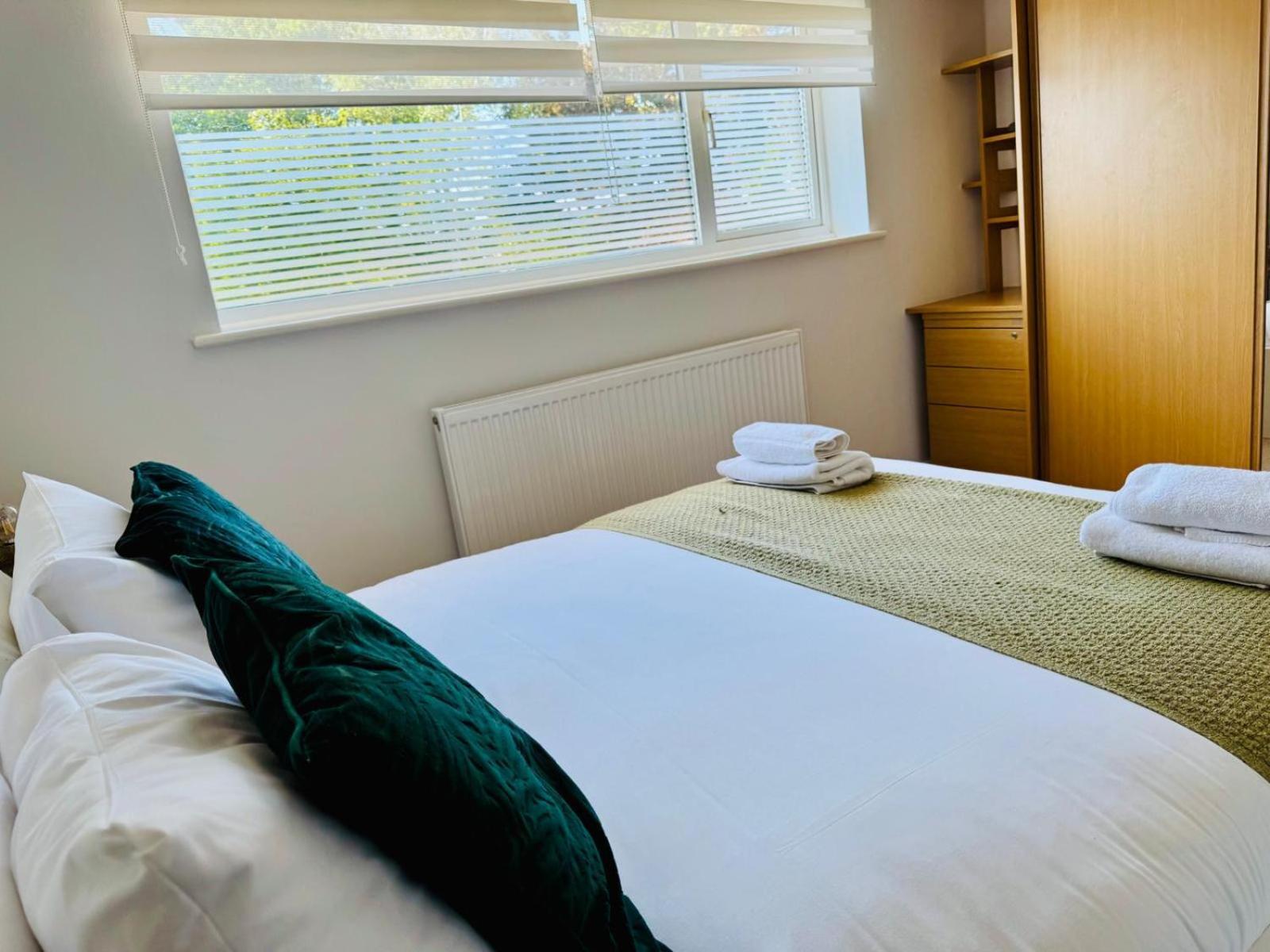 2 Bed House, Sleeps 6, Dog Friendly, Close To A14 M11, With Garden & Parking Long Stay Work Contractor Leisure, Jade CBG Exteriér fotografie
